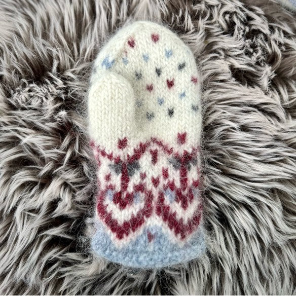 Haltivanttuut - Knitted Mitten Pattern
