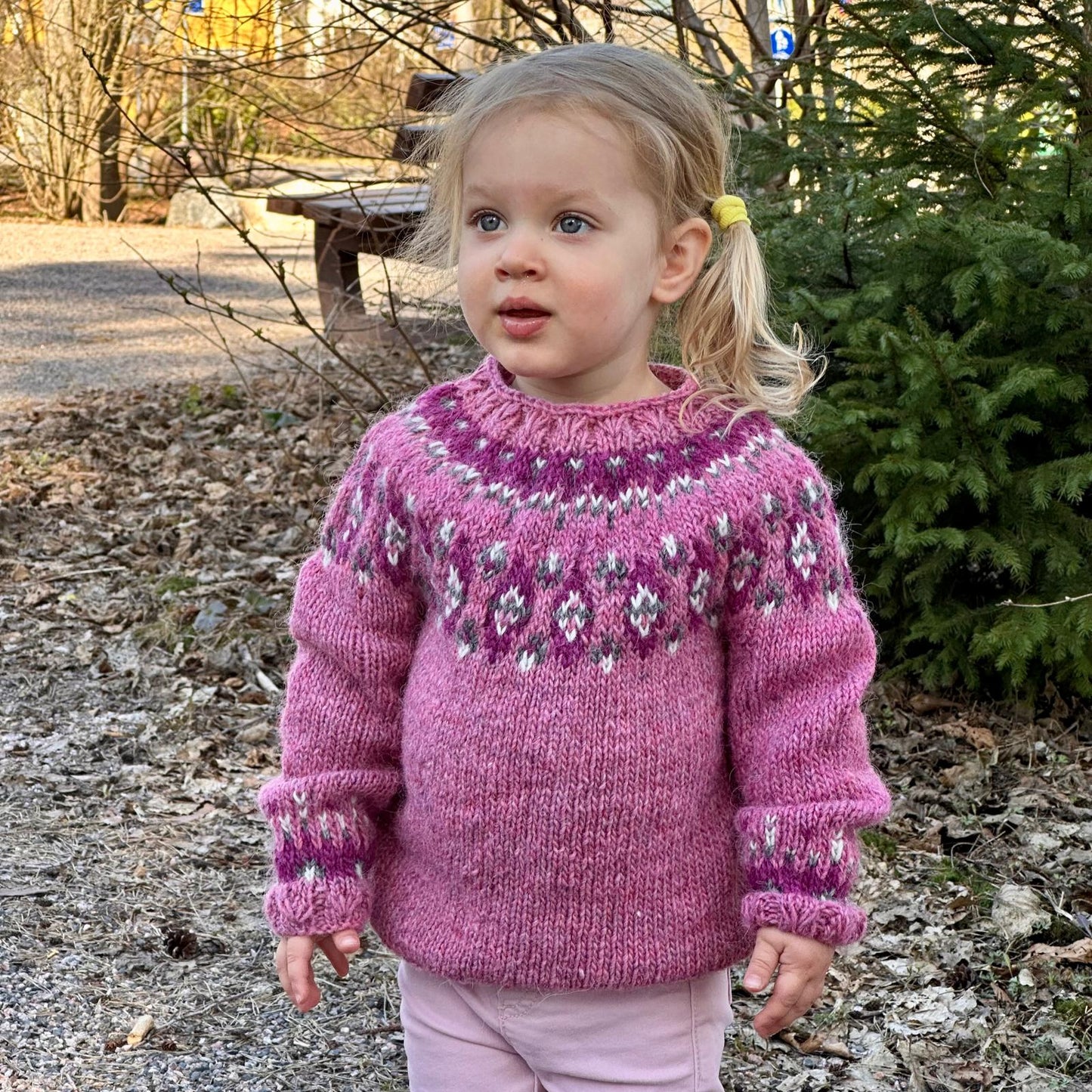 Linlo Junior - Knitted Sweater Pattern