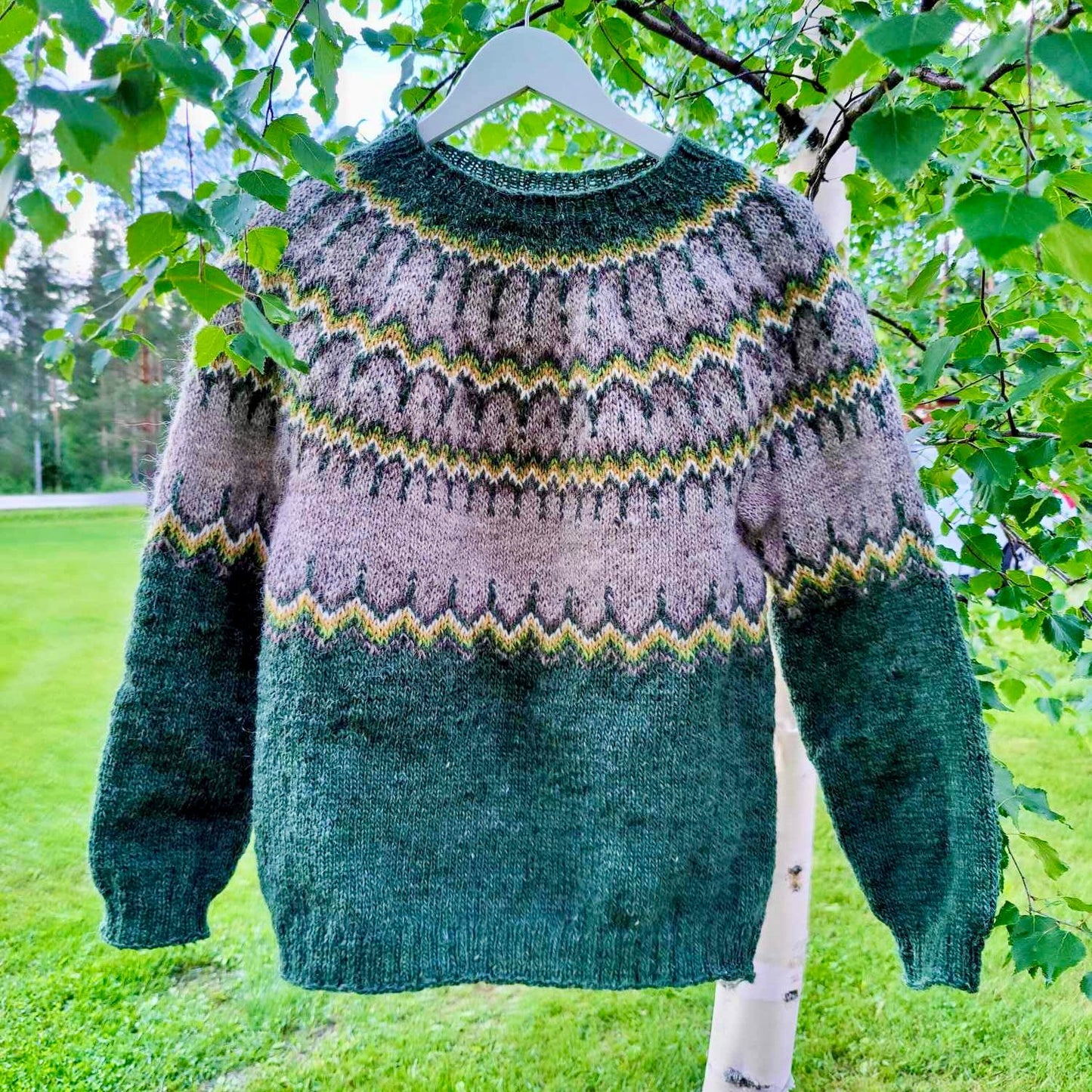 Juhannuskallio - Knitted Sweater Pattern