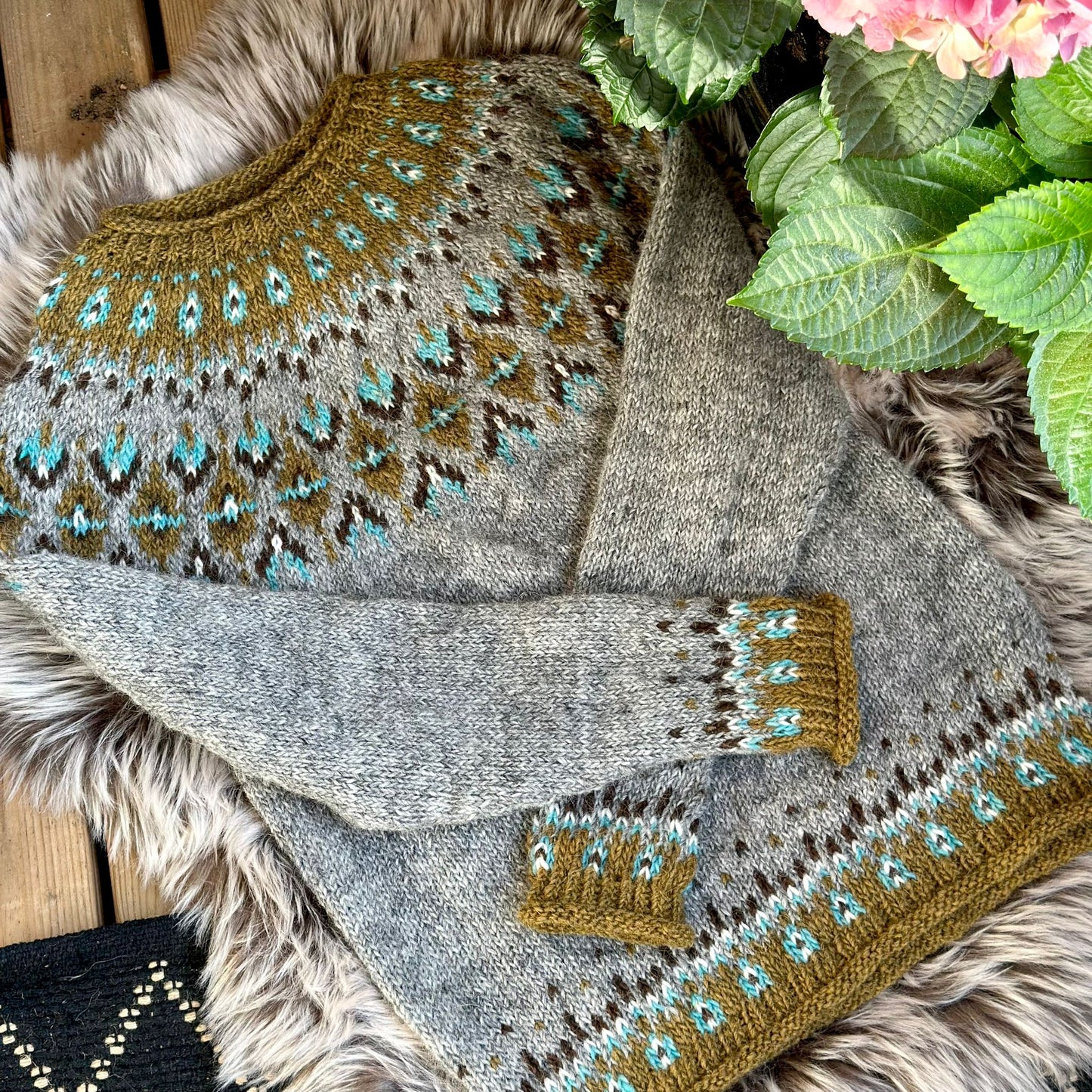 Linlo Light - Knitted Sweater Pattern
