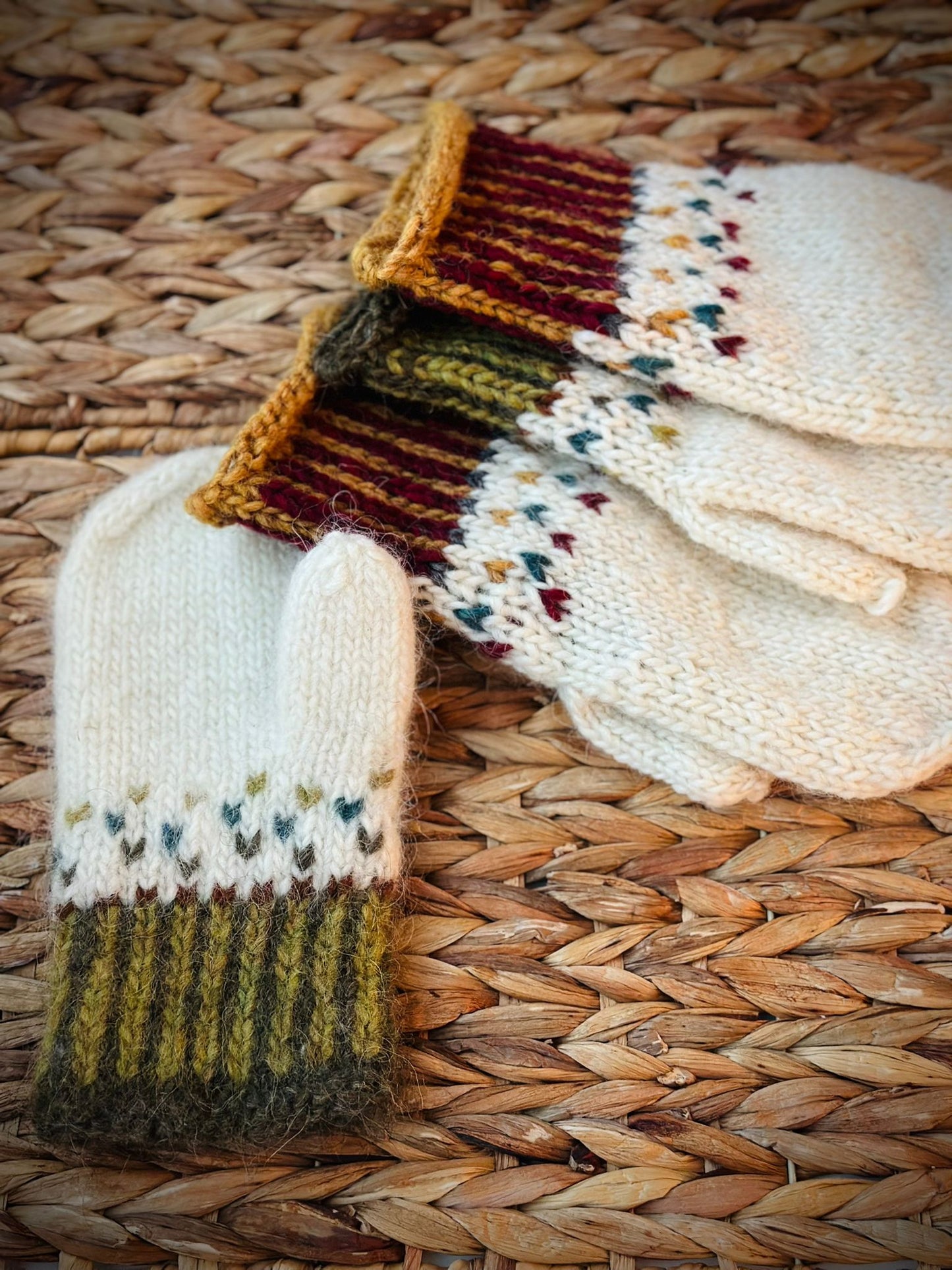 Laavuvanttuut - Knitted Mitten Pattern