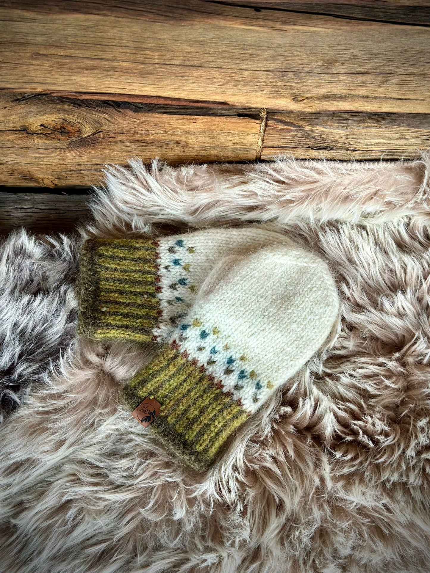 Laavuvanttuut - Knitted Mitten Pattern