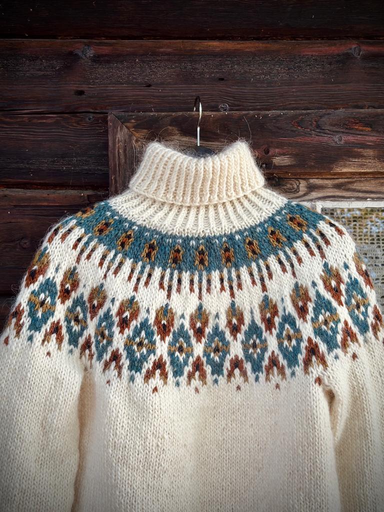 Linlo - Knitted Sweater Pattern