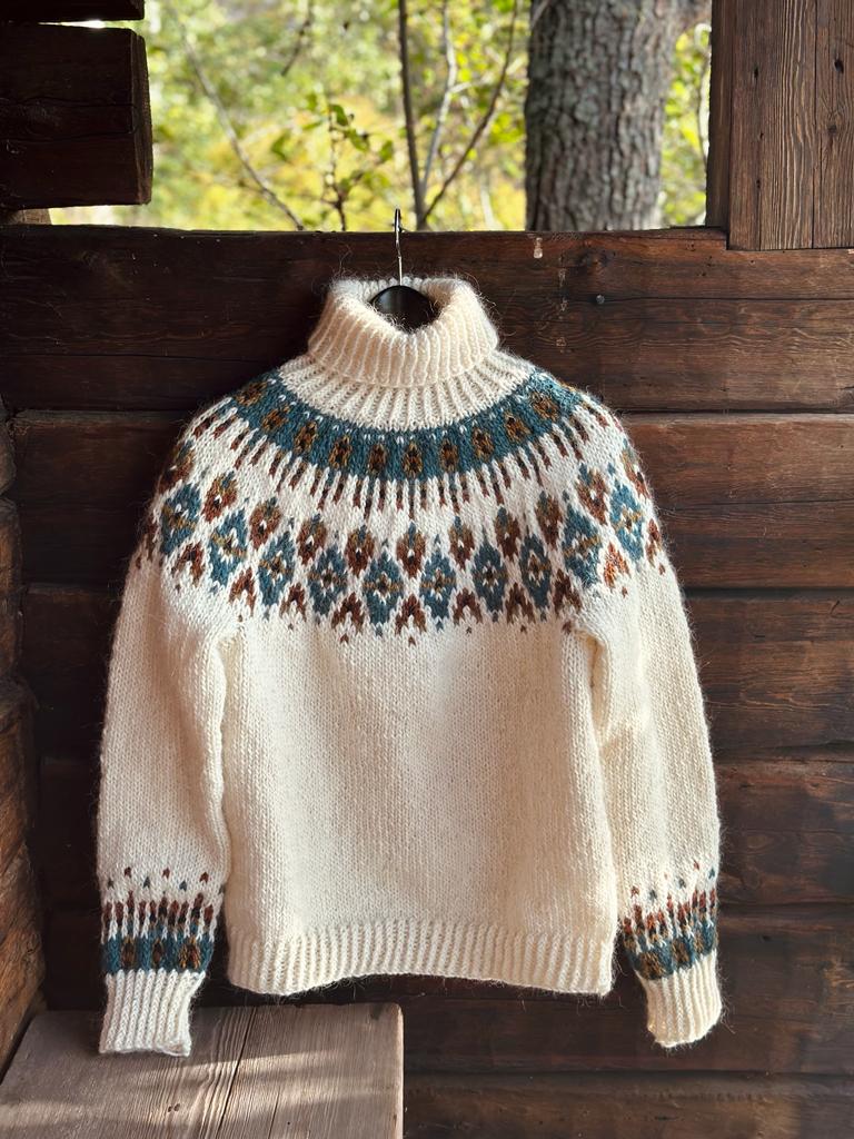 Linlo - Knitted Sweater Pattern